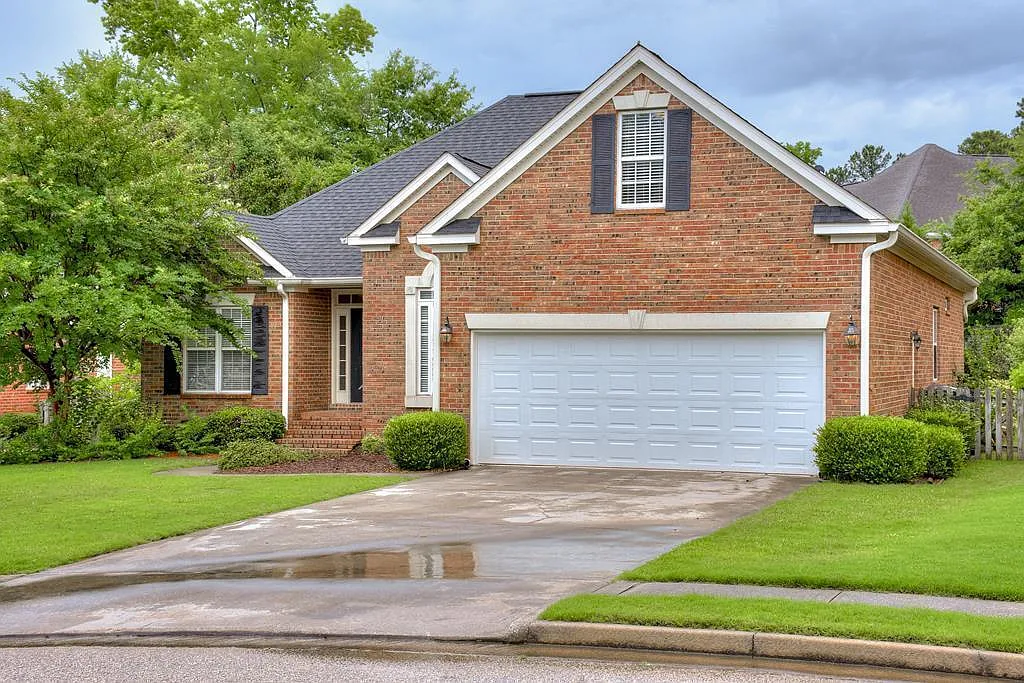 4 bed, 2.0 bath, 2244 sqft, $1,900 — Photo 2