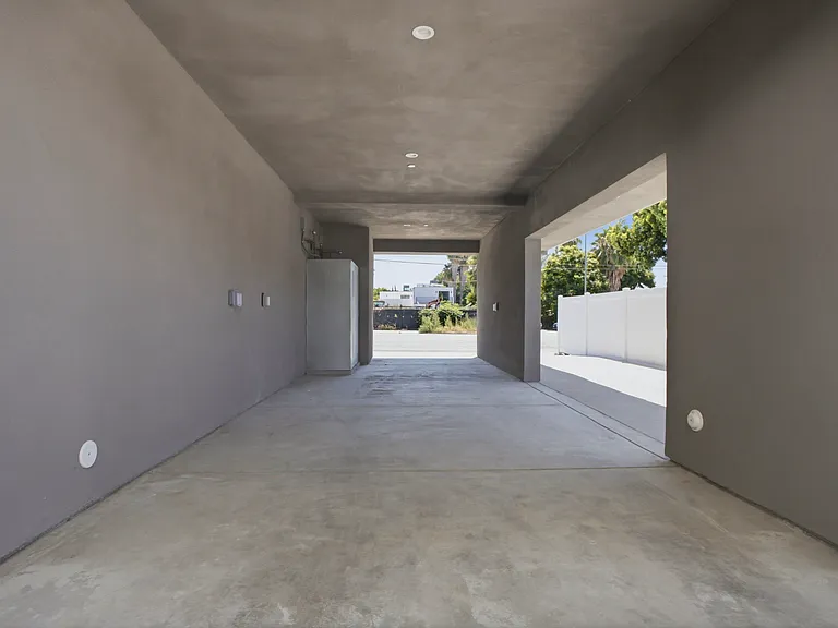 16108 Leadwell St — Photo 17