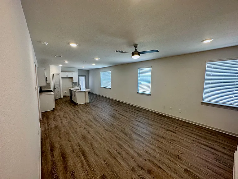 325 Wilshire Rd — Photo 18
