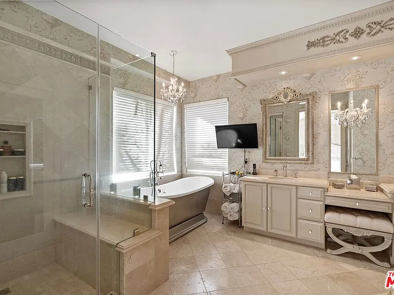 3900 Hilton Head Way — Photo 10
