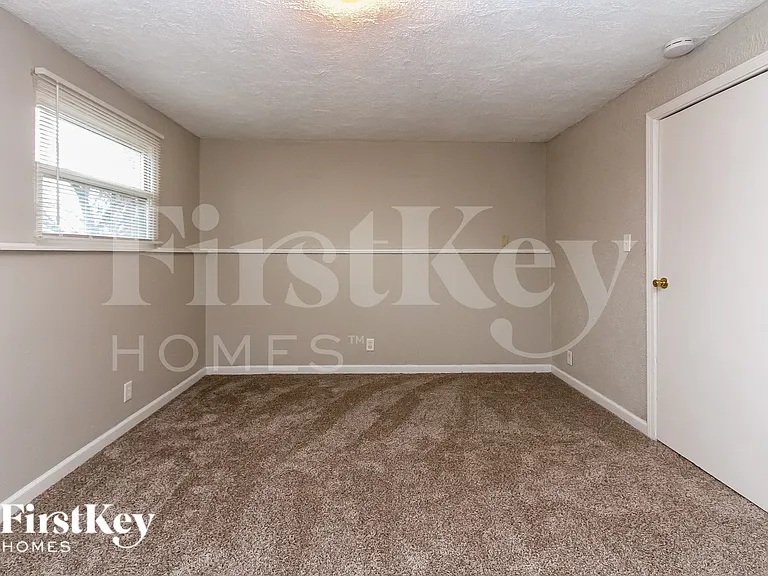5717 Hacienda Ct — Photo 11