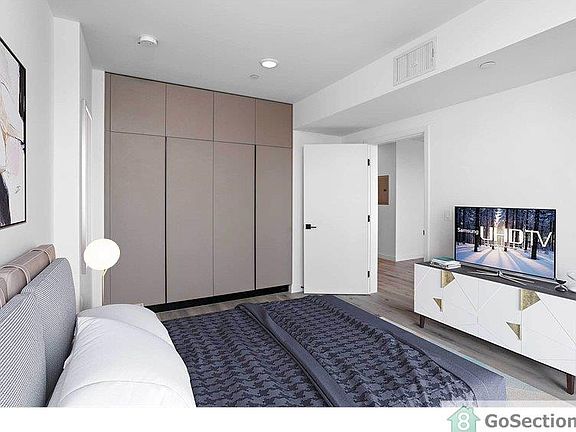 5th image of 226 N Lake St #505