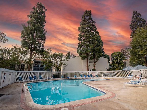 2nd pool (has shallow area for kids)