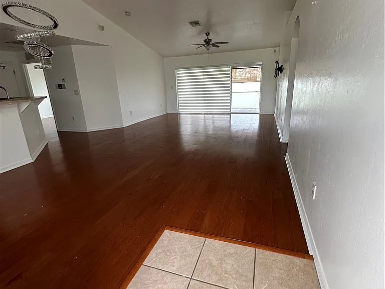 2020 NW 16th Ter — Photo 3