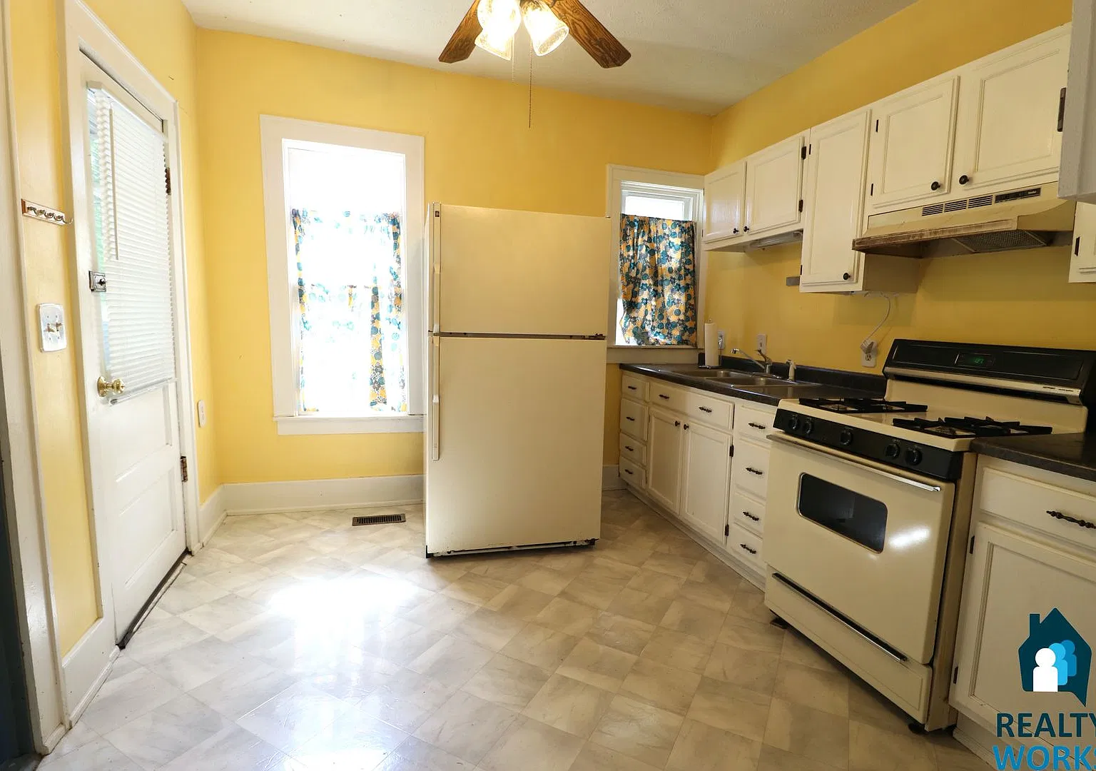 2+1 Bedroom Home — Photo 4