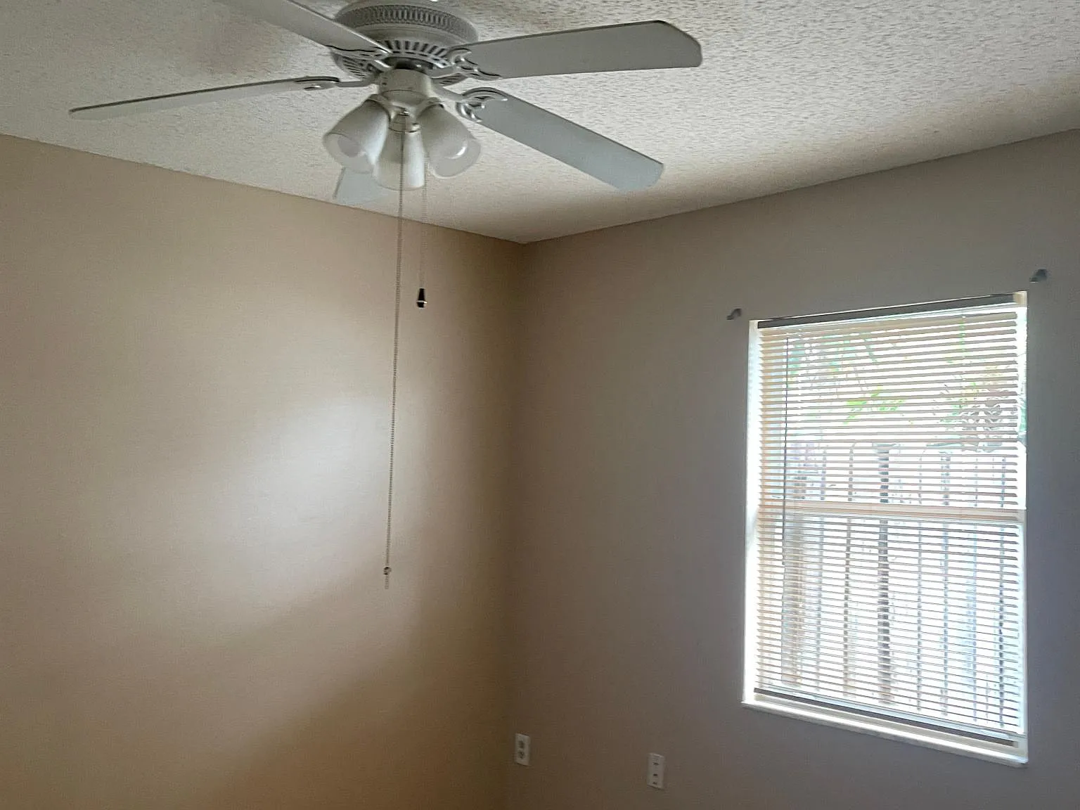 2408 E Illiana St — Photo 3
