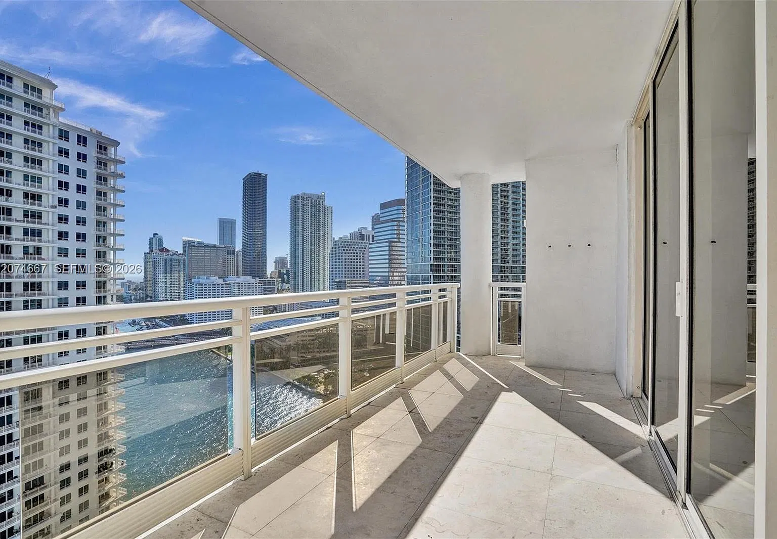 Carbonell Condo — Photo 1