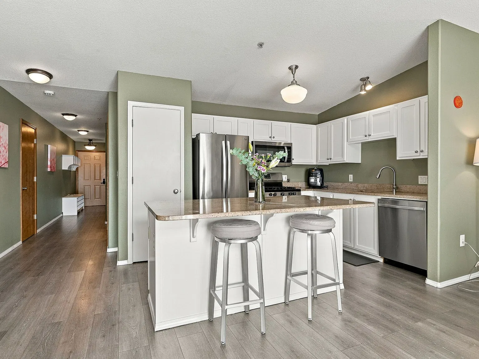 2 bed, 1205 sqft, $3,200 — Photo 4