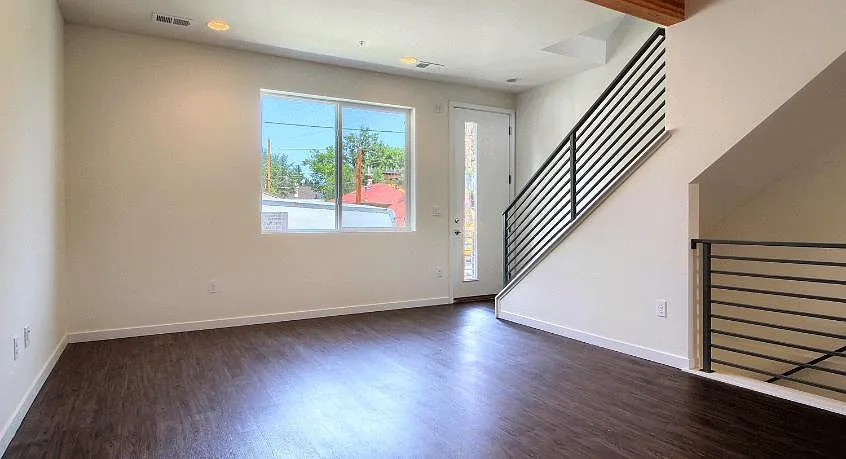 2 bed, 2.5 bath, 1200 sqft, $2,800 — Photo 2