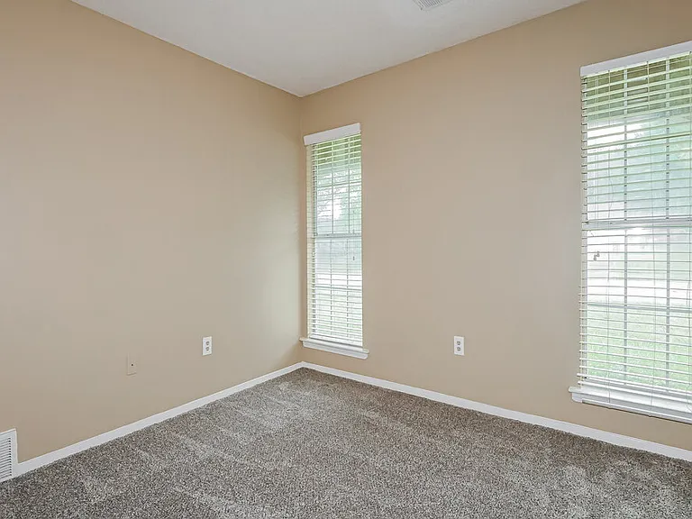 6635 Dunbarton Dr — Photo 14