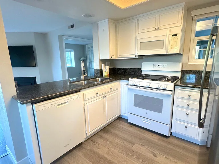 184 Cypress Ave — Photo 11