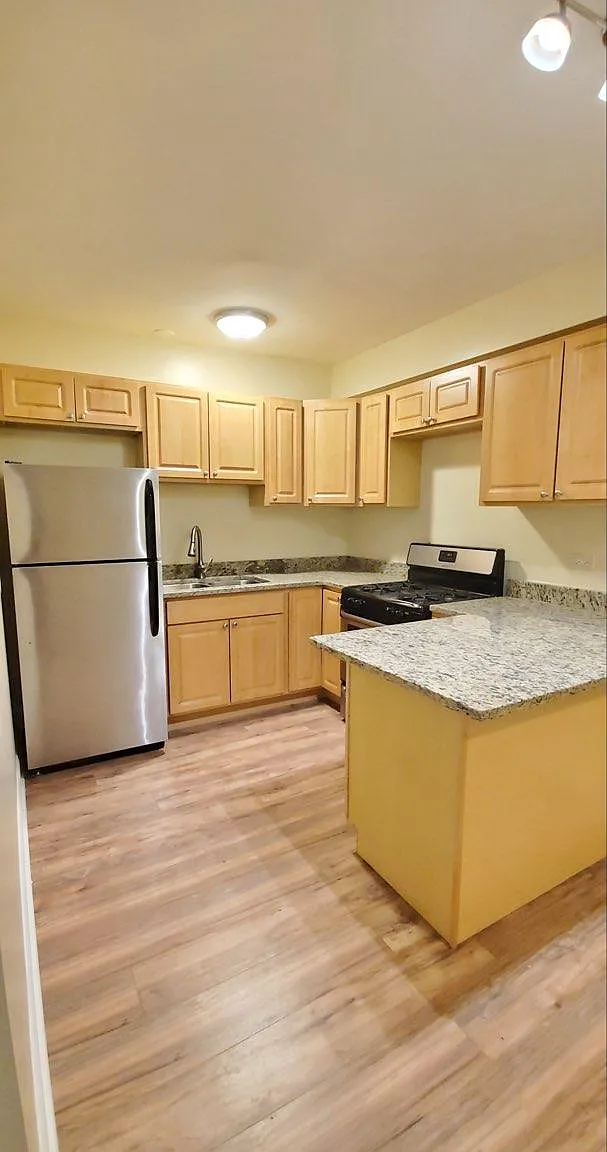 Commonwealth Apartments — Photo 4