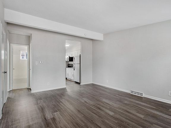 5th image of 4206 Lloyd St #4206