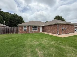 1560 N Porter Rd, Fayetteville, AR 72703