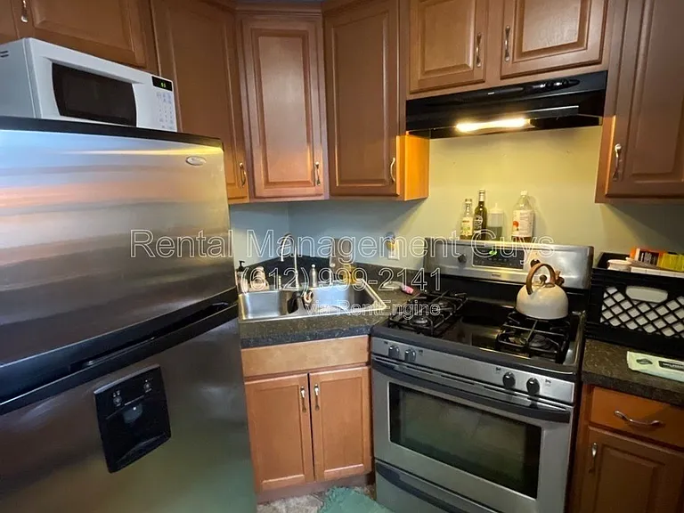 1938 Roblyn Ave #1 — Photo 12