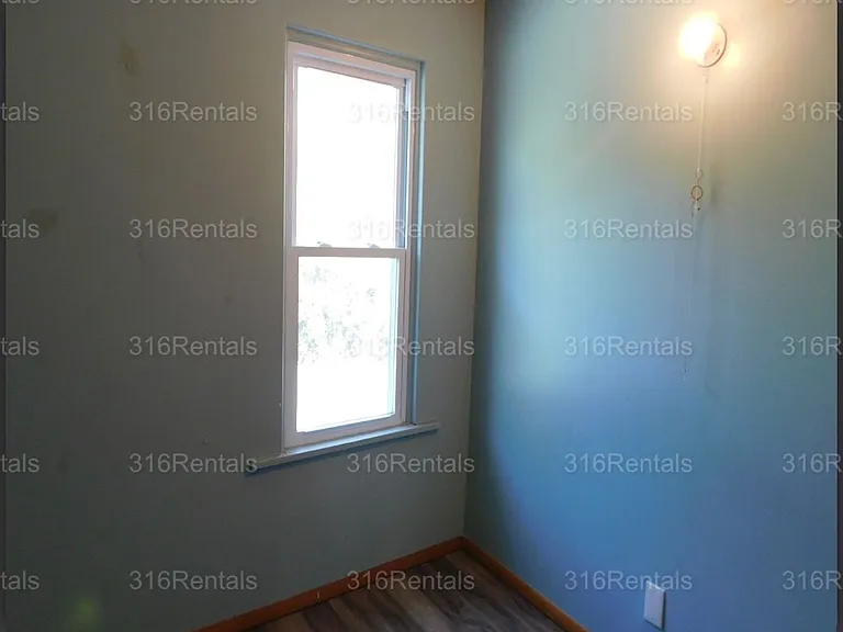 113 S Oak St — Photo 13