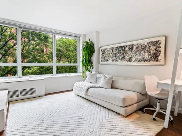 200 East 94th Street 405 image 2 of 15