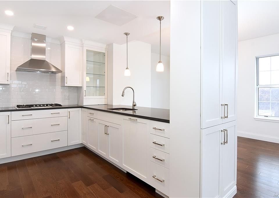 1st image of 10 Byron Pl Unit 623