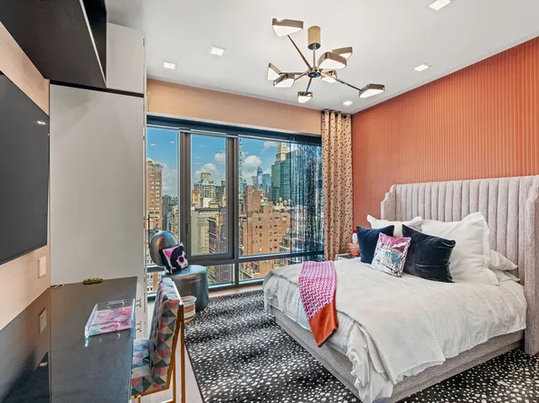 200 East 21st Street image 14 of 21