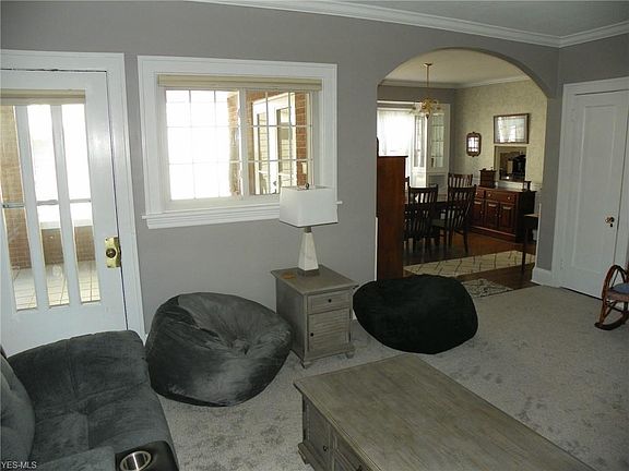 3rd image of 2061 Arthur Ave