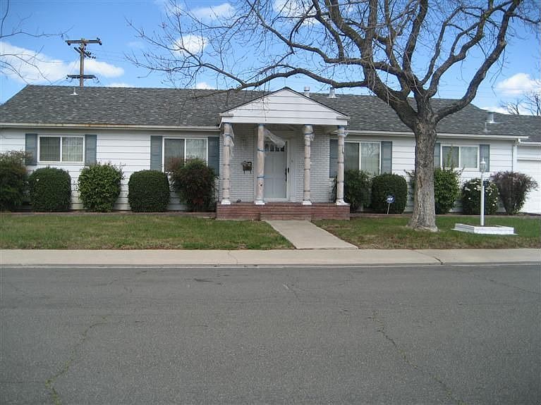 2nd image of 701 Amber St