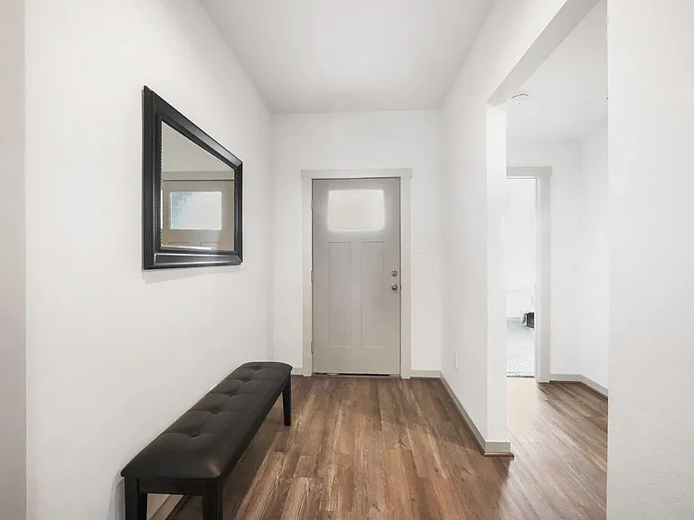 1126 Hyde Lake Ln — Photo 2
