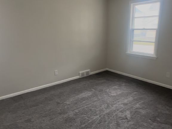 3rd image of 81 Newcomb St