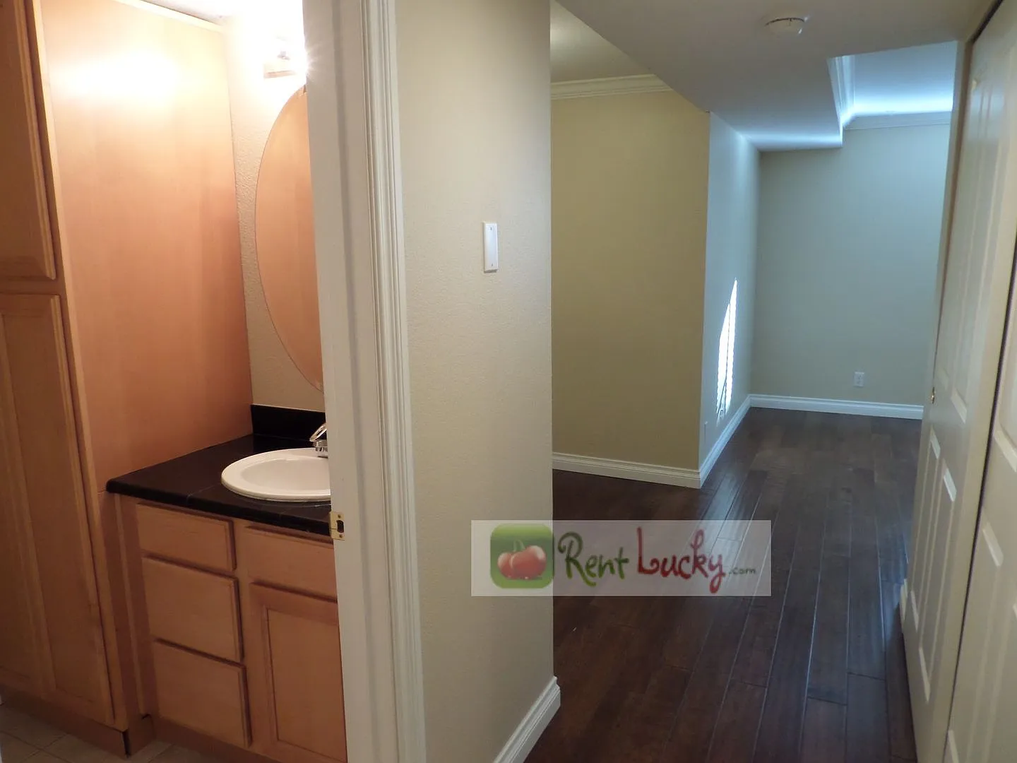 Great Price!! Super Cute Studio W/Parking In Fantastic Downtown Seattle Location!! — Photo 3