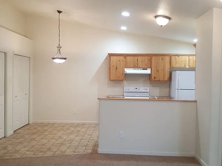 925 Meadows Ave #A — Photo 3