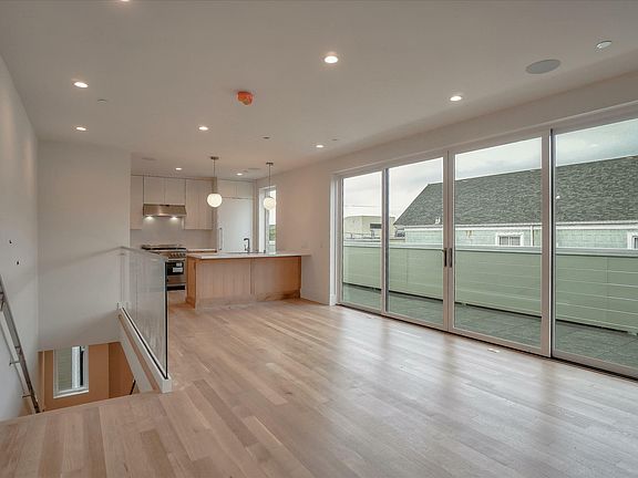 2nd image of 1010 Stanyan St #13