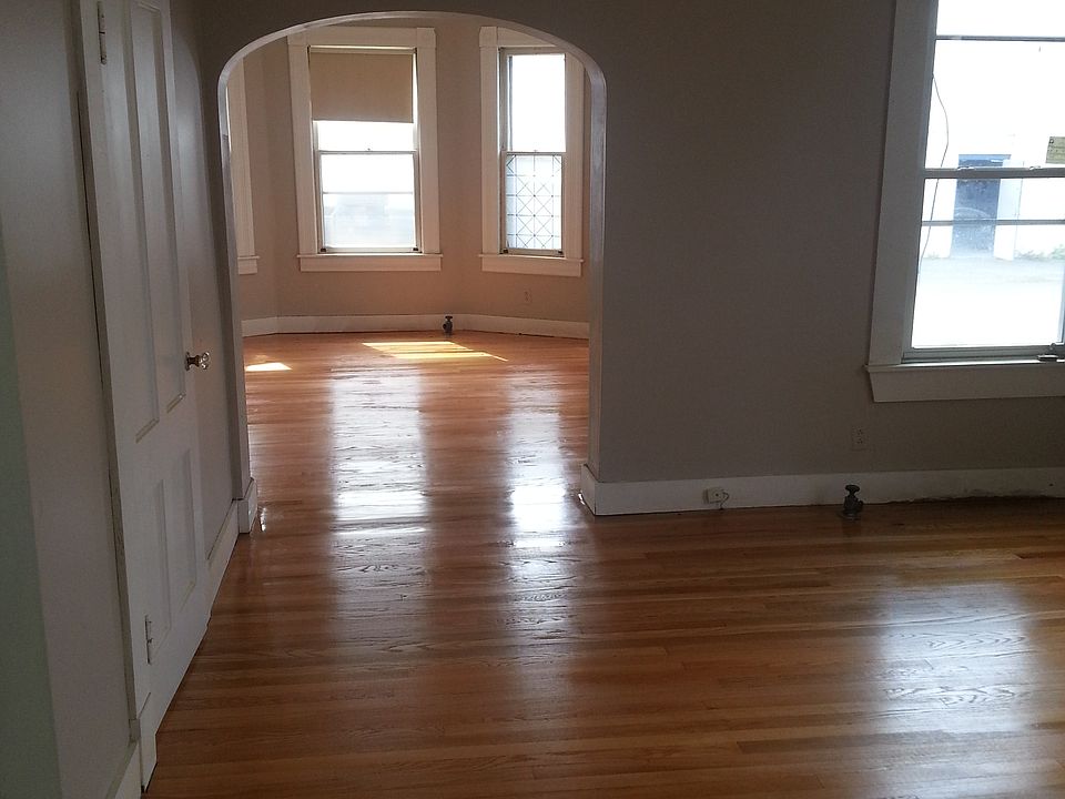 2nd image of 20 Cook St
