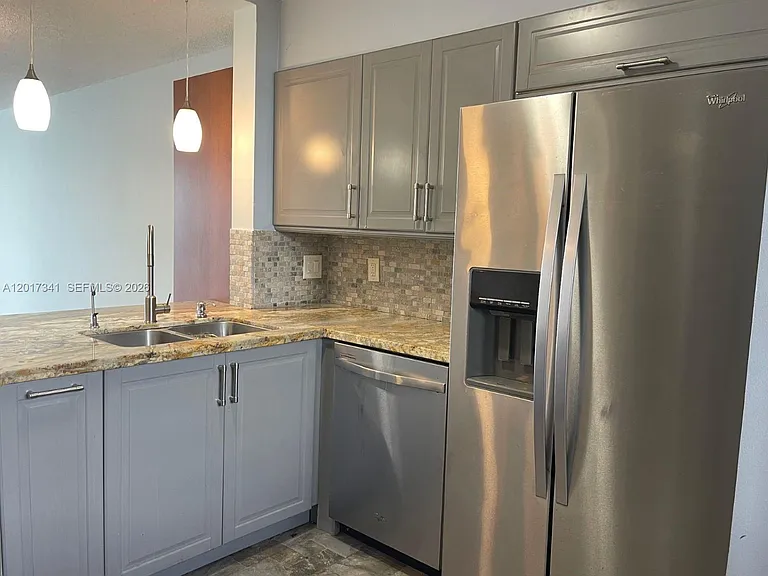 117 Lake Emerald Dr #308 — Photo 10