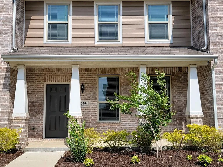 3304 Becker Dr — Photo 1