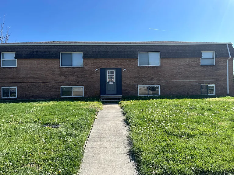 222 Shari Dr — Photo 1