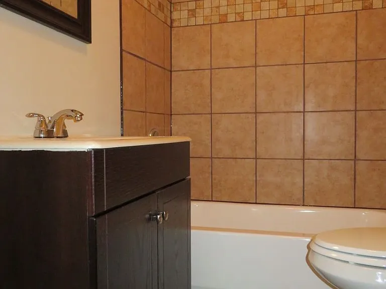 1021 Whitehaven Ln — Photo 2