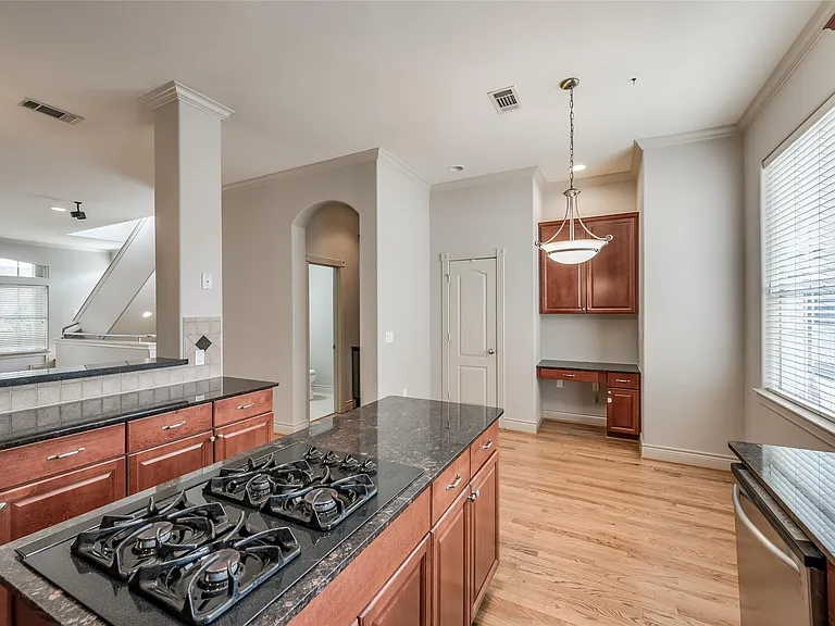 315 Sandman St — Photo 36