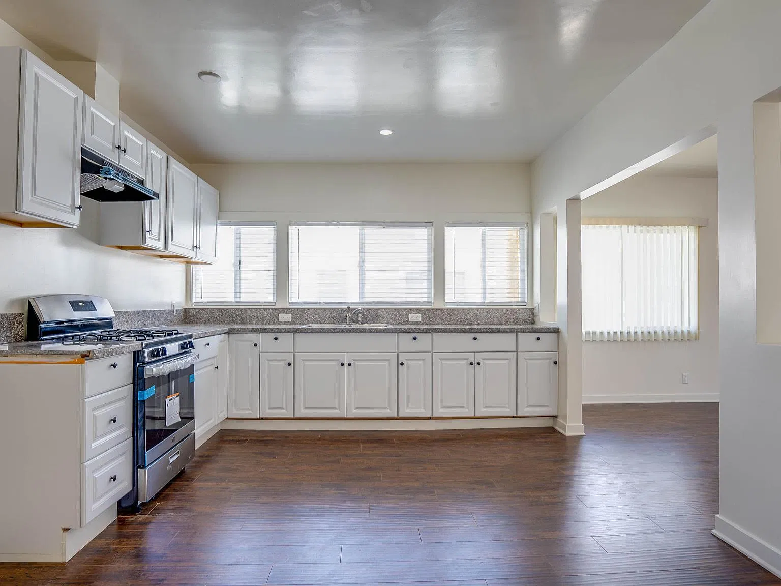 3 bed, 1200 sqft, $3,200 — Photo 4
