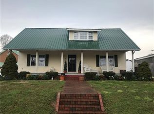 104 W Church St, Dallas, NC 28034