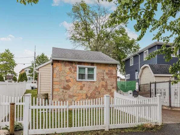 1027 Harding Park, Bronx, NY 10473