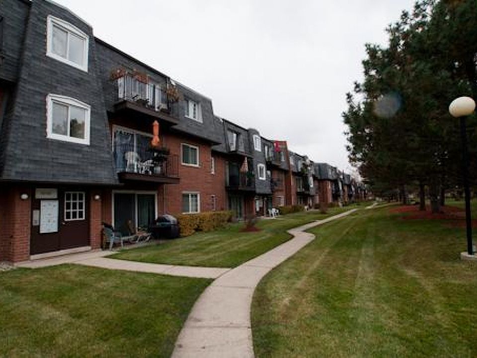 1st image of 9413 Bay Colony Dr APT 1S