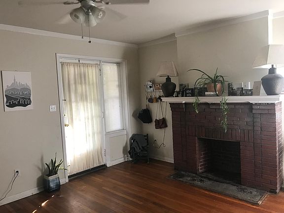 Entrance / dining