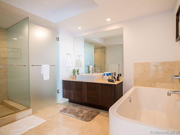 5th image of 250 Sunny Isles Blvd #31004