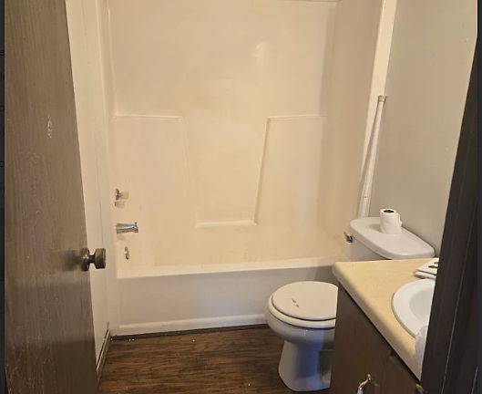3rd image of 582 Spinnaker Ln