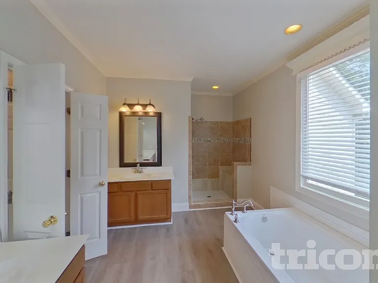 1260 Castle Pointe Ln — Photo 9