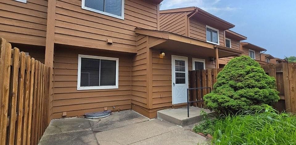 1st image of 3231 Evergreen Dr
