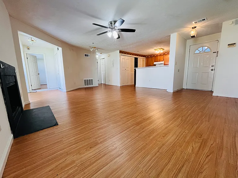 4245 Courtside Dr — Photo 7