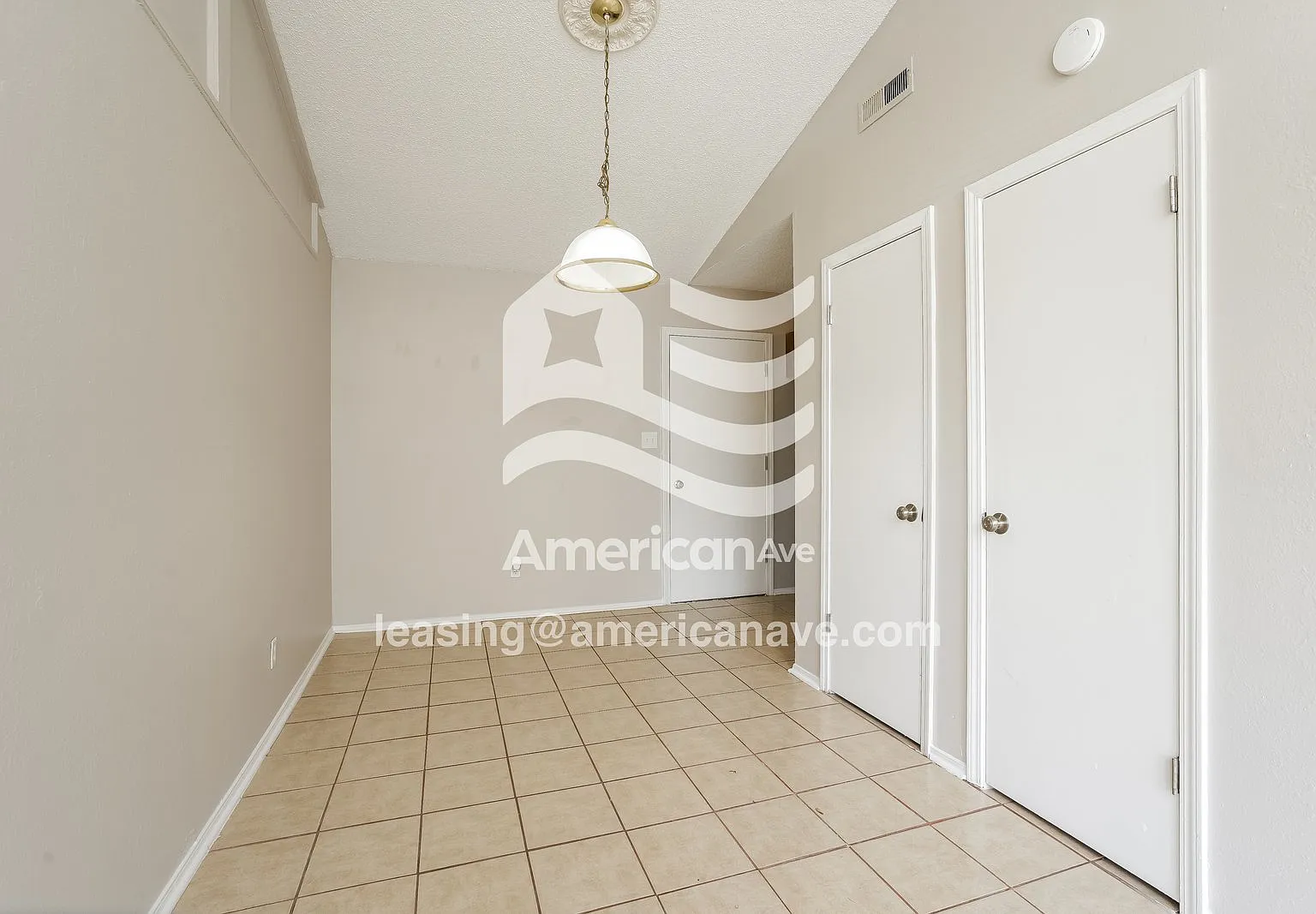 3 bed, 1.0 bath, 1042 sqft, $1,291 — Photo 4