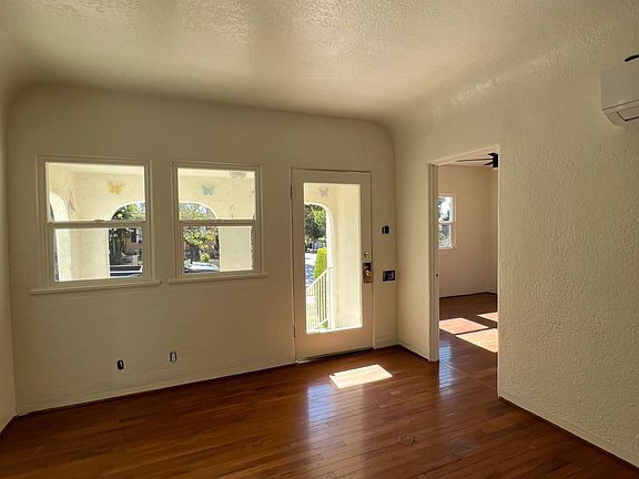 3rd image of 11701 Hillview Ct