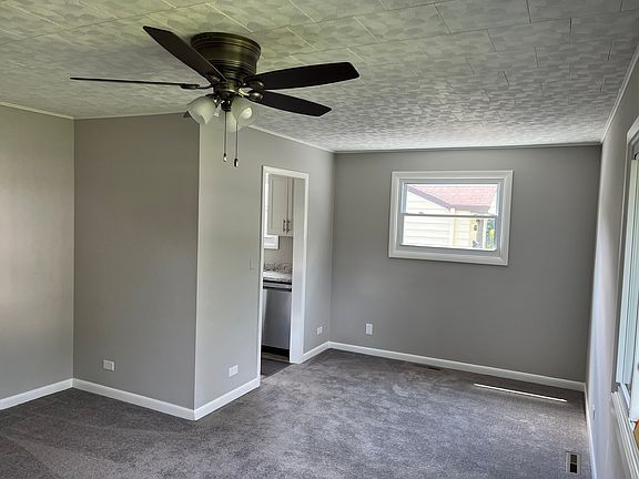 3rd image of 427 SE Garfield Ave