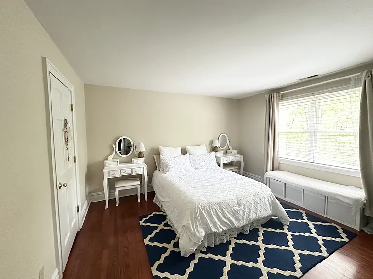 Glen Hollow Dr — Photo 14
